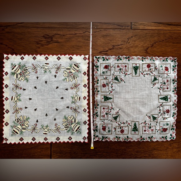 Set of 2 Vintage Christmas Handkerchiefs - Picture 4 of 4
